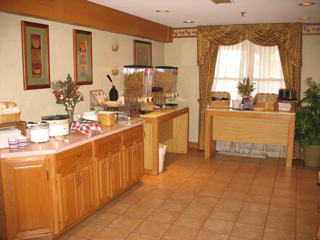 Country Inn & Suites By Radisson, Holland, Mi מסעדה תמונה