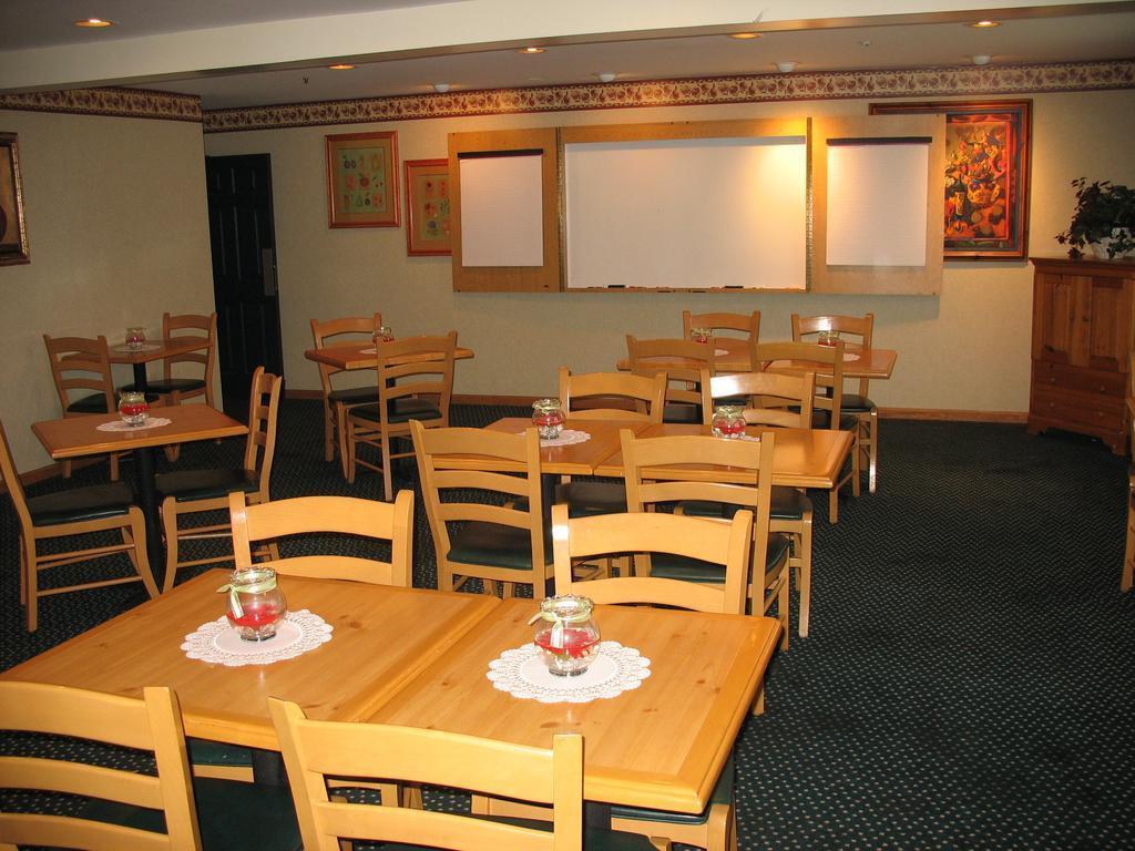 Country Inn & Suites By Radisson, Holland, Mi מראה חיצוני תמונה